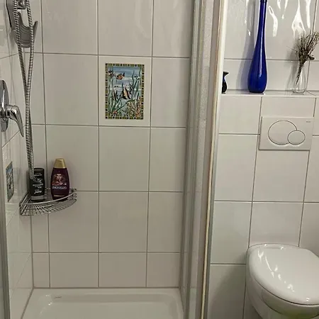 Mit Eigenem Bad Und Kueche In Reihenhaus