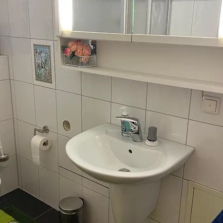 Homestay Mit Eigenem Bad Und Kueche In Reihenhaus *