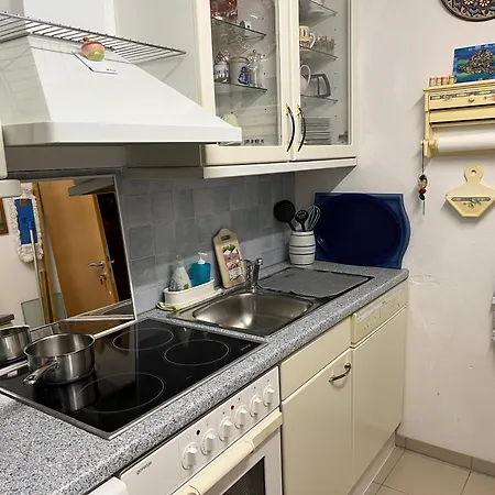 Mit Eigenem Bad Und Kueche In Reihenhaus * Munich